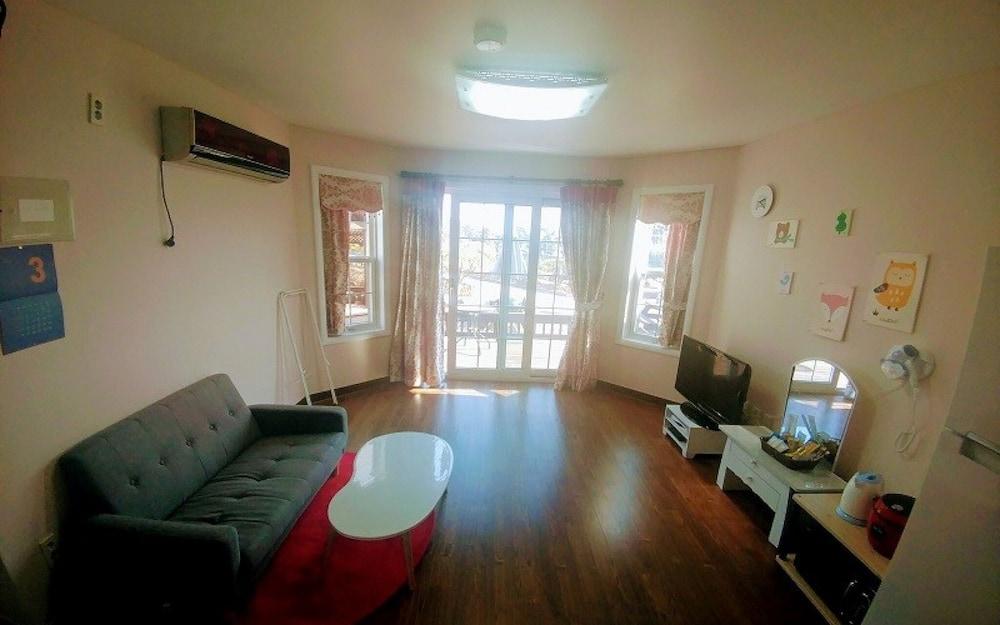 Taean Mongsanpo Naetteure Pension