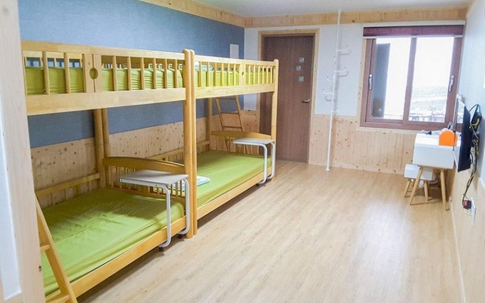 Seogwipo Hayanunduk Pension