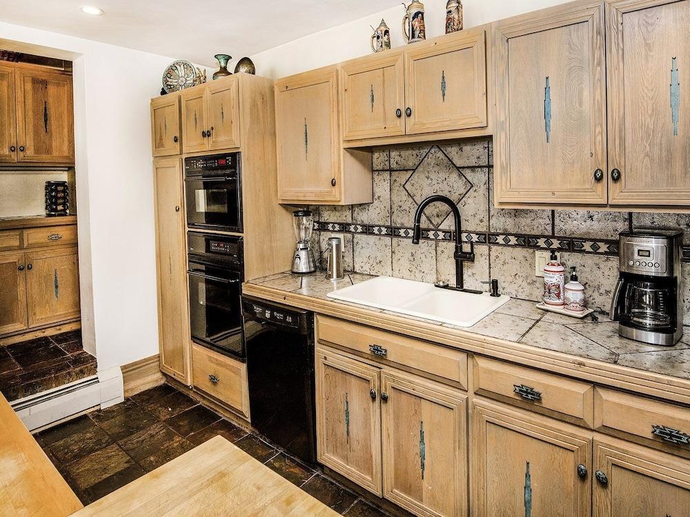 Village Center Condo 1F