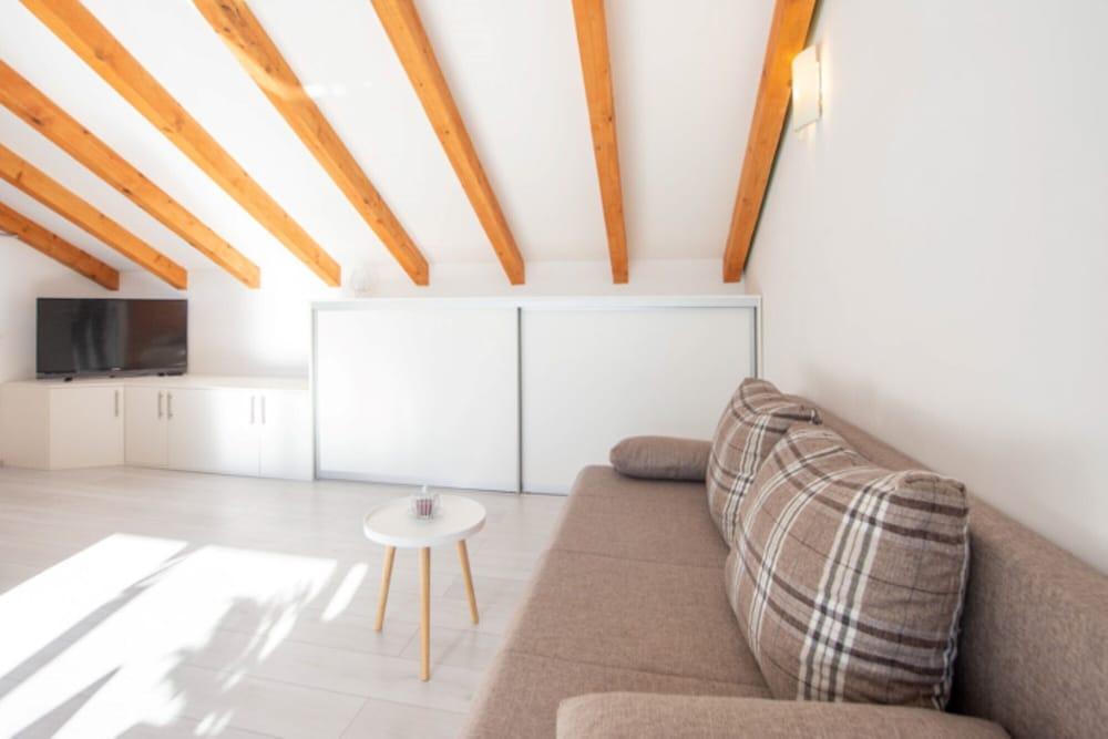 A6 - Spacious apt With the sea View & use of Pool