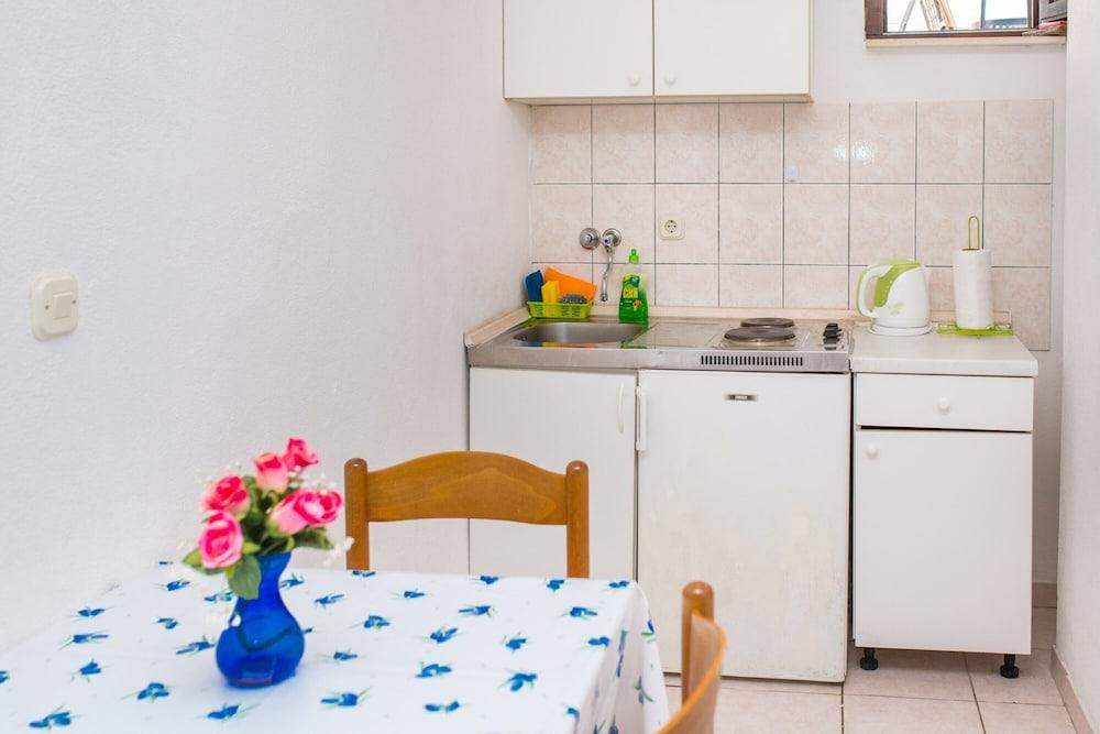 Studio Next to the Beach w Terrace and Parking