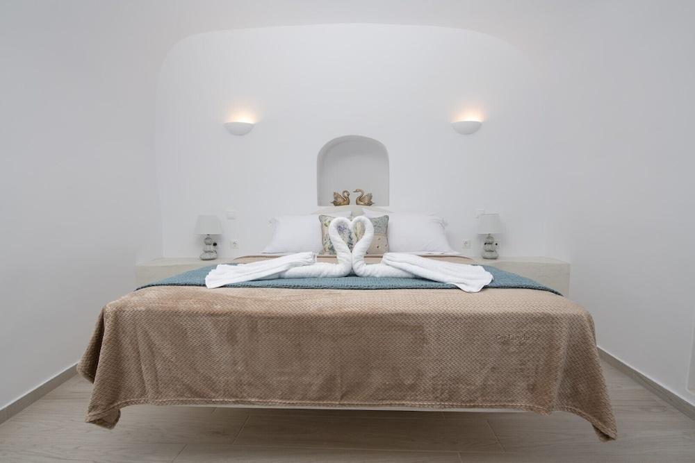 Sun Angelos Oia - Luxury Cave Suites