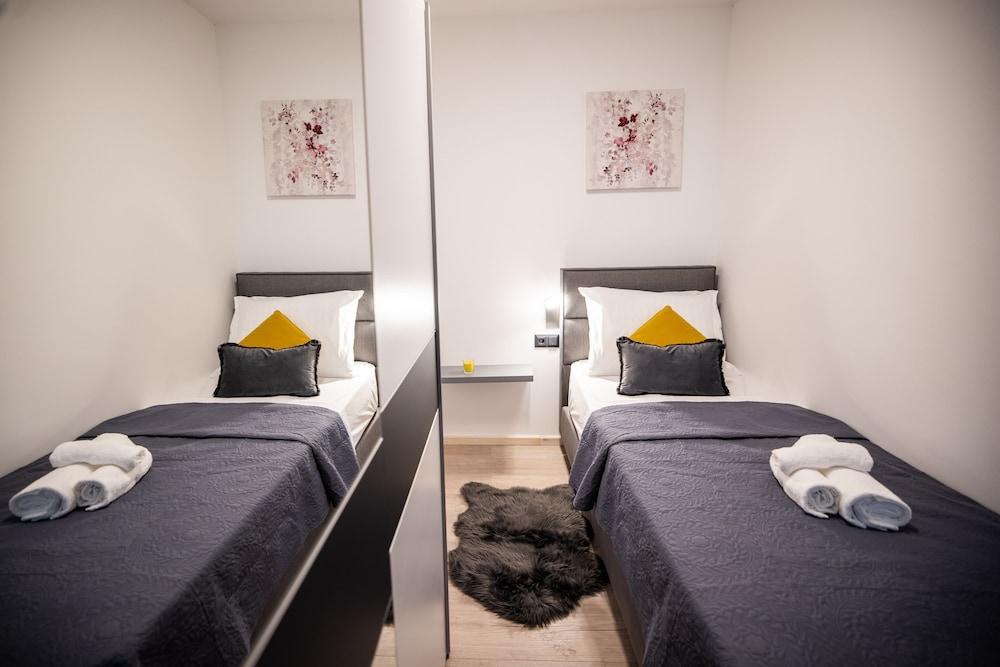 Villa Anđelina with pool - Zadar