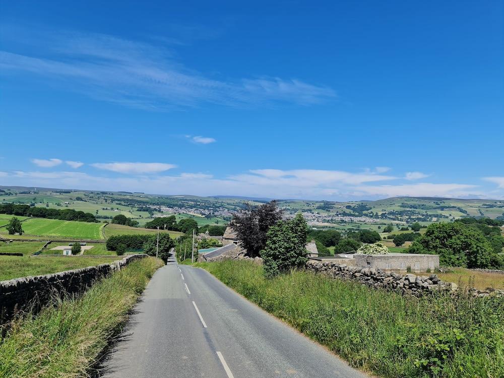 2 Bed Woodland Retreat - Garden & Free Parking