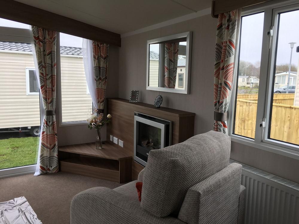 3 Bed Luxury Mobile Home Hoburne Park Christchurch