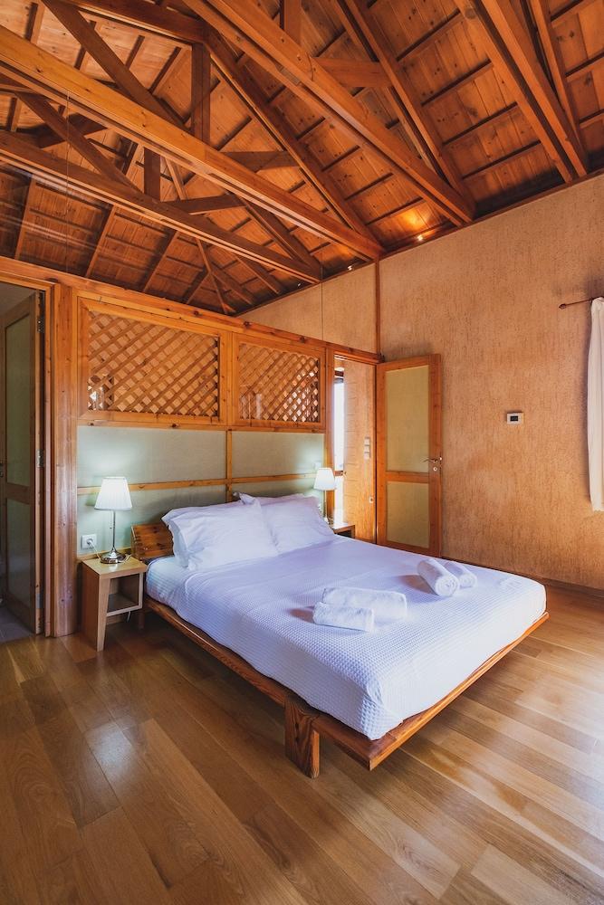 Villa Kalogra - Natural Habitat w. Views