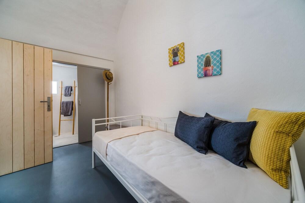 Villa Tholos - 400m from Kamari Beach