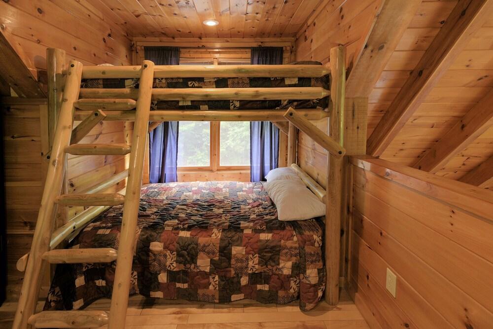Starry Nights 2 Bedroom Cabin by Redawning