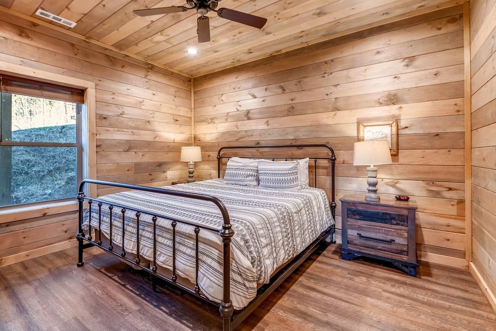 Mountain Jerne 3 Bedroom Cabin by Redawning