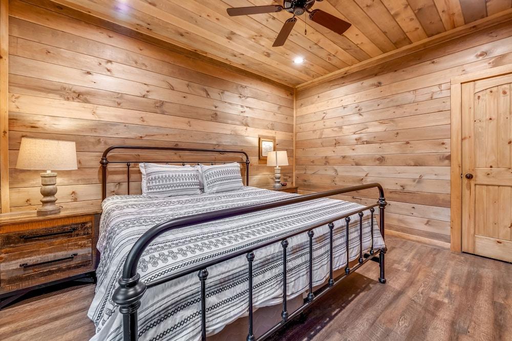 Mountain Jerne 3 Bedroom Cabin by Redawning