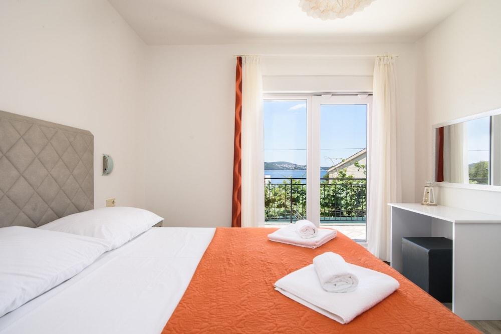 A3 90m2 apt W.shared Pool & Balcony,next to Beach