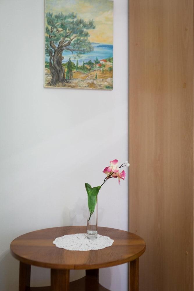 3 - Modern Apartment With Garden, 80m From Beach