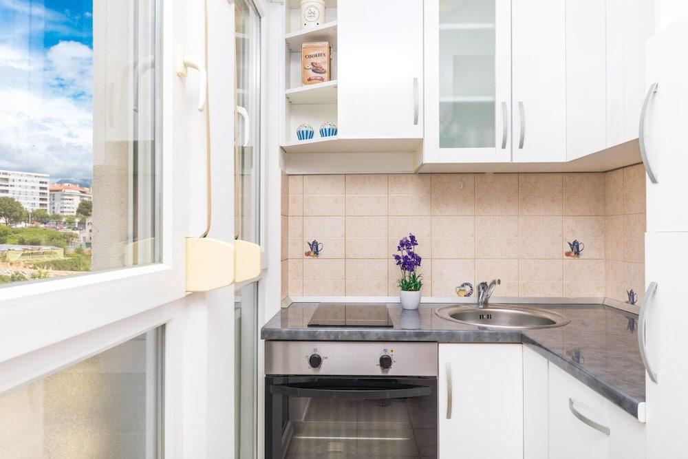 Close to Znjan Beach, Spacious Studio With Balcony