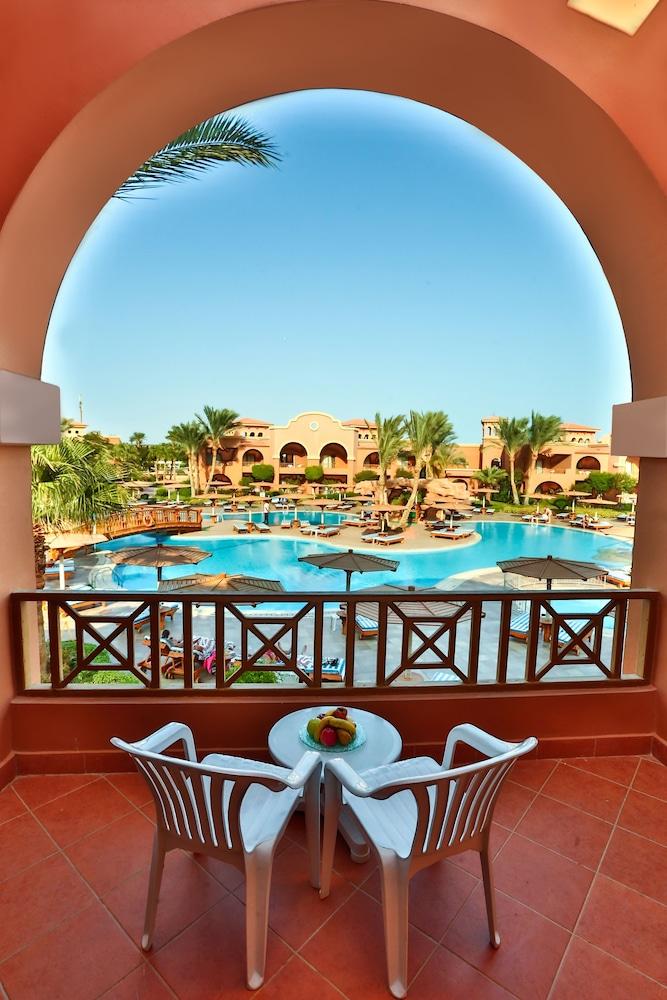 Charmillion Gardens Aquapark