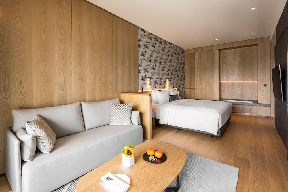 GRAND HILAI SUN MOON LAKE