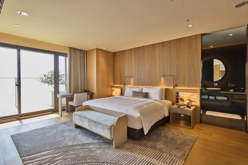 GRAND HILAI SUN MOON LAKE