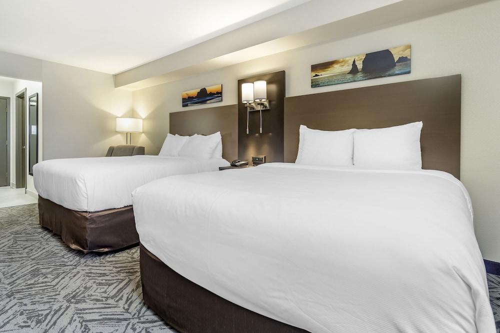 Comfort Inn & Suites Pacific - Auburn