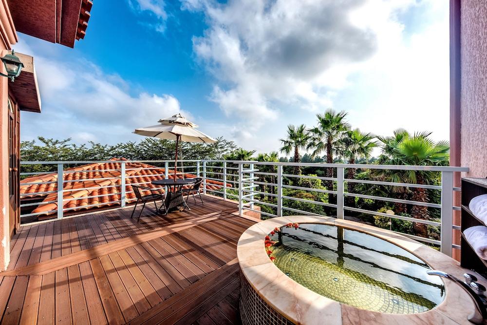 PalmValley Pool Villa Resort