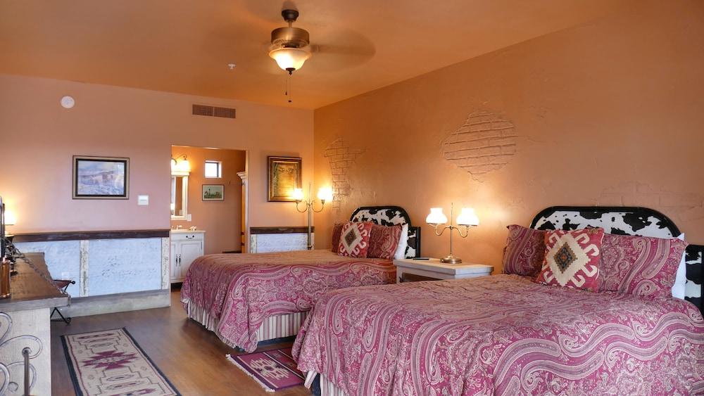 Tombstone Monument Guest Ranch