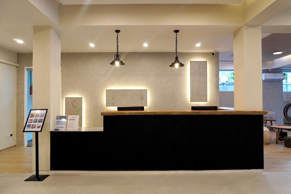 KC Beach Club & Pool Villas