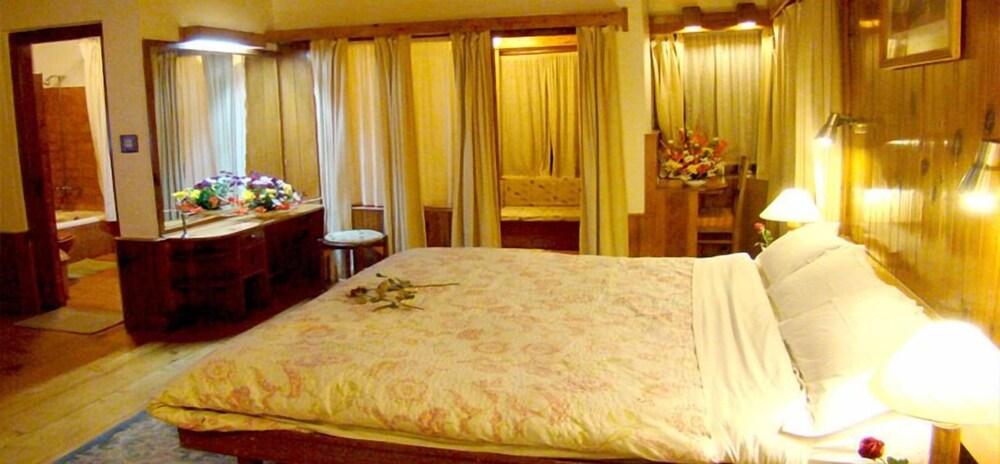 Negis Hotel Mayflower