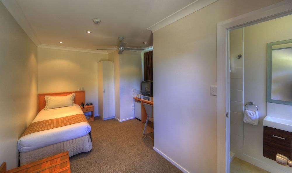 Paradise Hotel And Resort