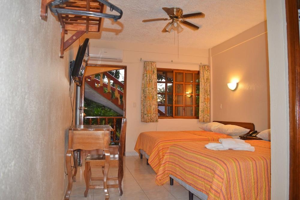 Hotel Las Tres Banderas