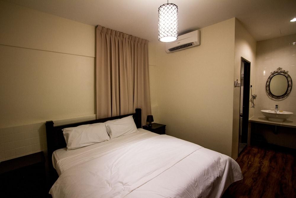 8 Boutique By The Sea