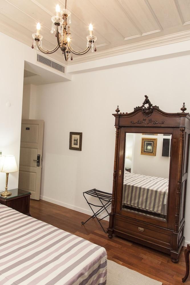 Villa Pera Suite Hotel