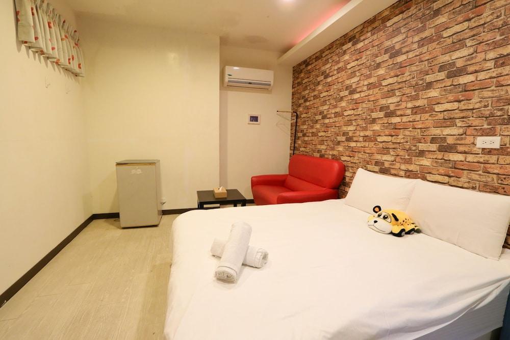 Taichung Fengjia Box 1