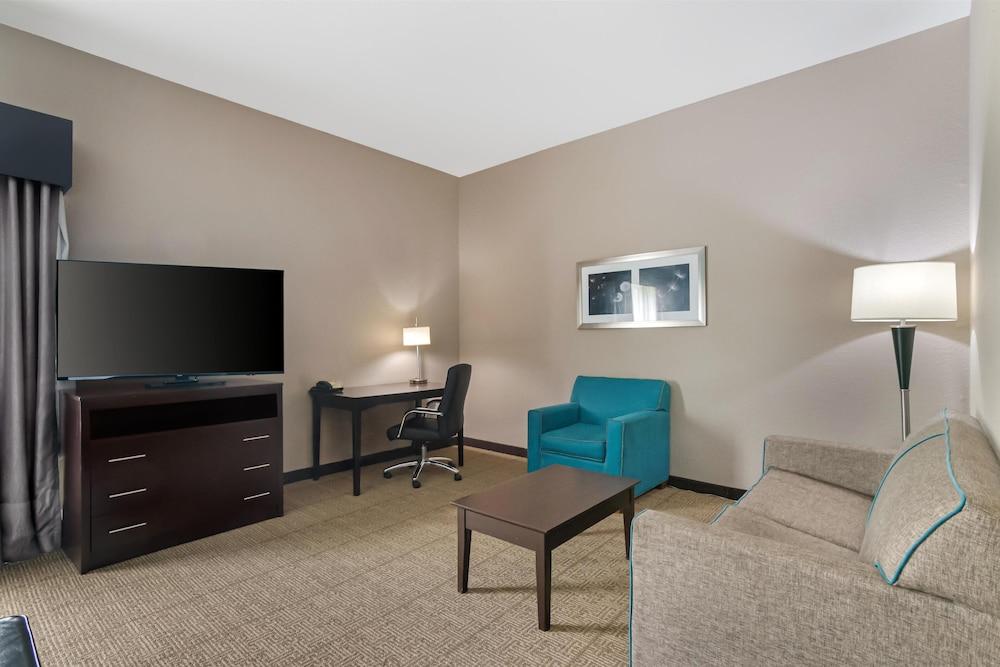 Best Western Plus Hiawatha Hotel