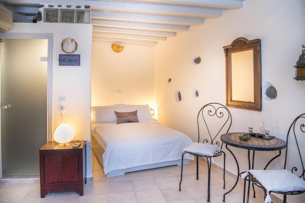 Heliophos Boutique Caves