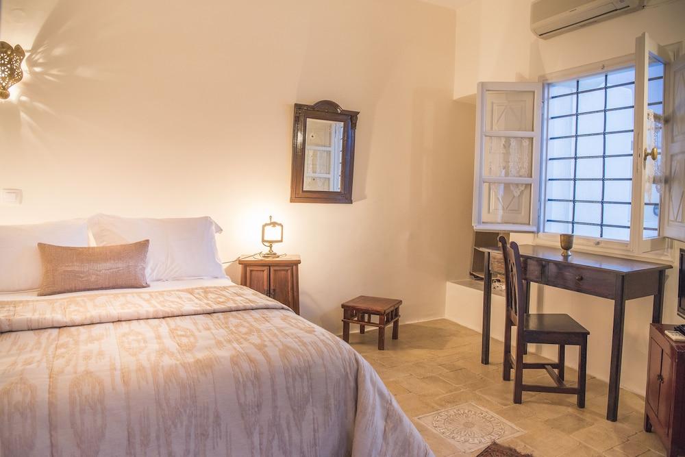 Heliophos Boutique Caves