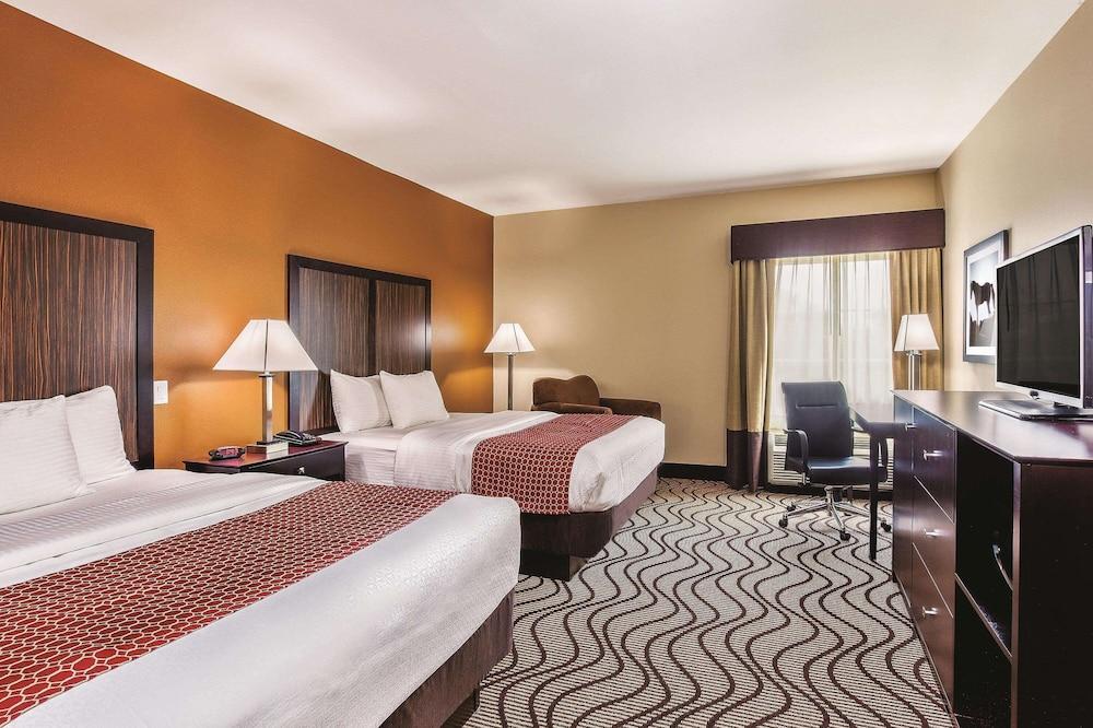 La Quinta Inn & Suites by Wyndham Cotulla