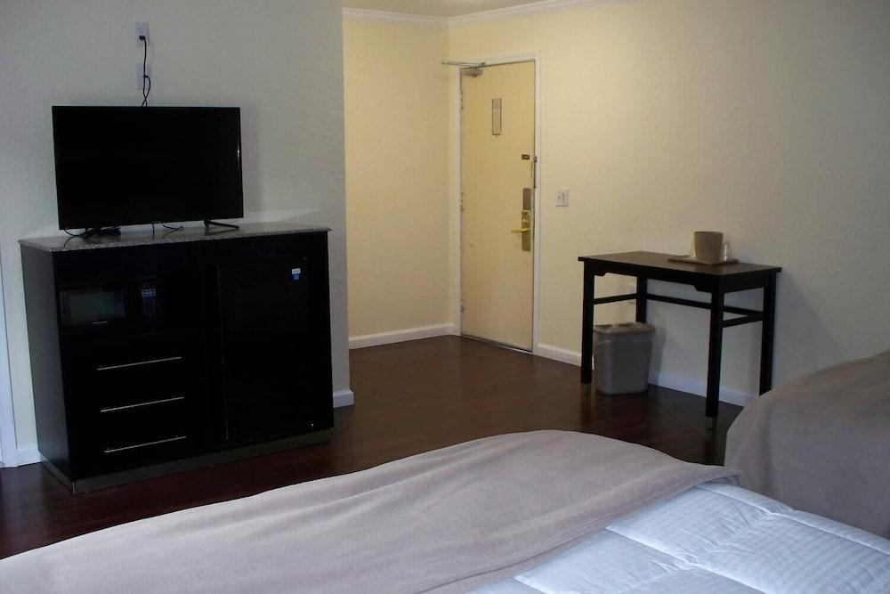 Budget Inn And Suites