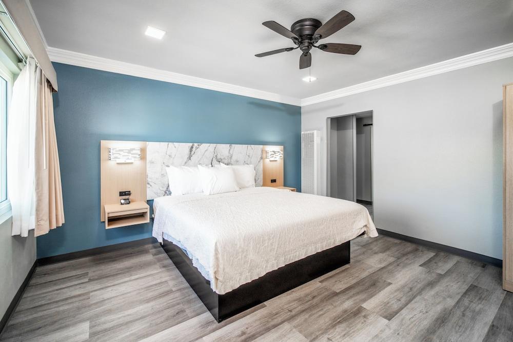 Pacific Inn & Suites