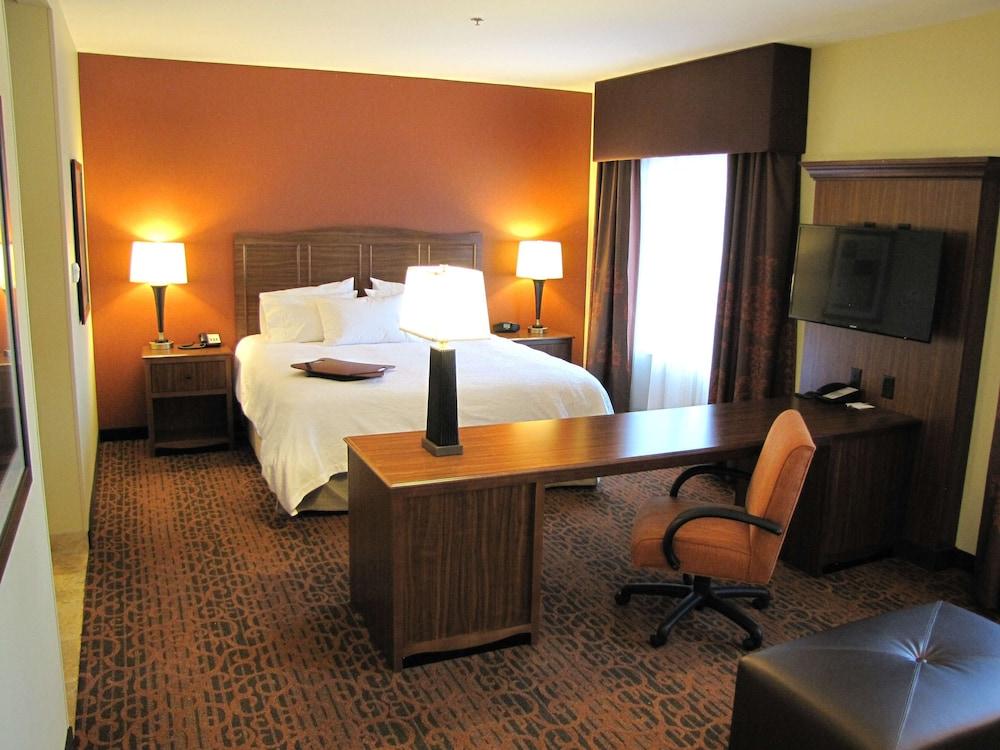 Hampton Inn & Suites Jamestown, ND