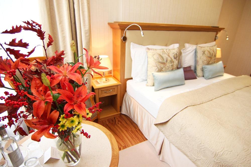 Retro Riverside Wellness Resort