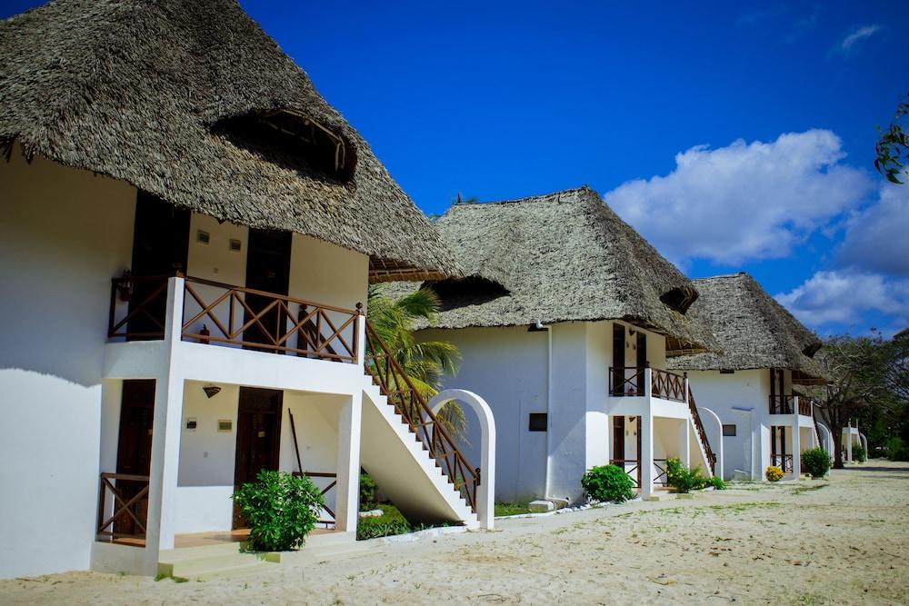 Antonio Beach Hotel and Spa