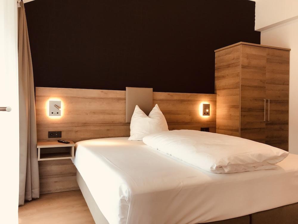 WESTSIDE Hotel Garni