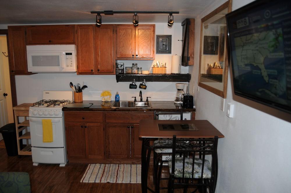 Yellowstone Motel - Adults Only