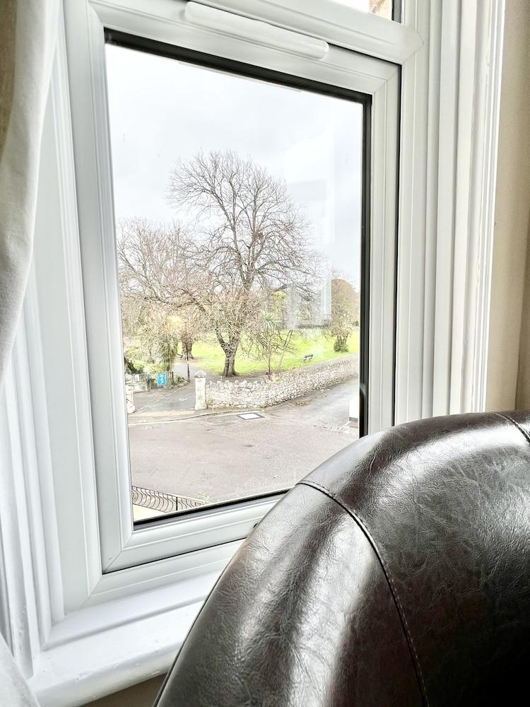 Devon House Guest House