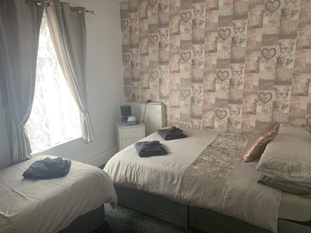 The Butterfly Hotel - Group Weekends