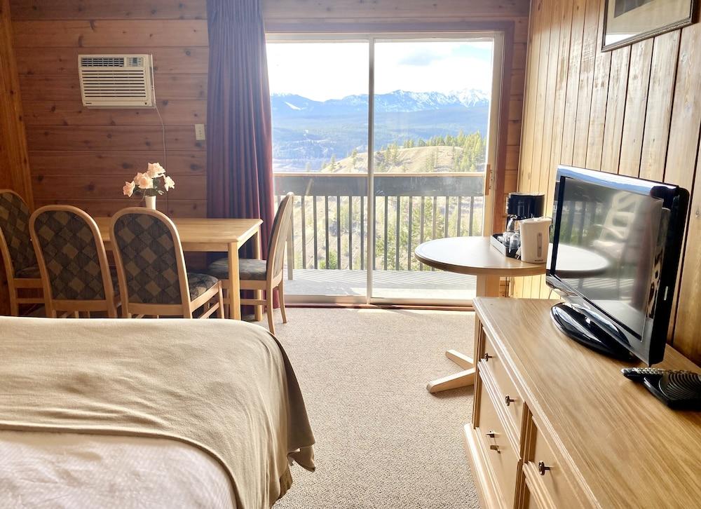 Rocky Mountain Springs Lodge