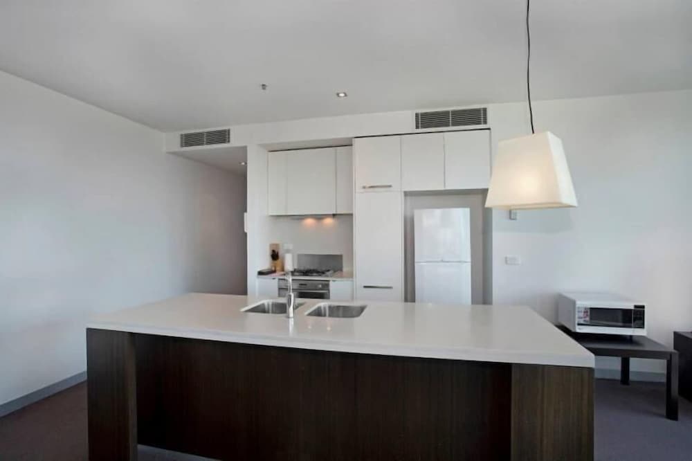 Astra Apartments - St Kilda Rd