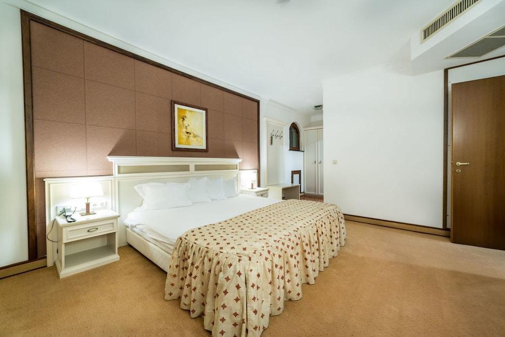 Helena VIP Villas and Suites