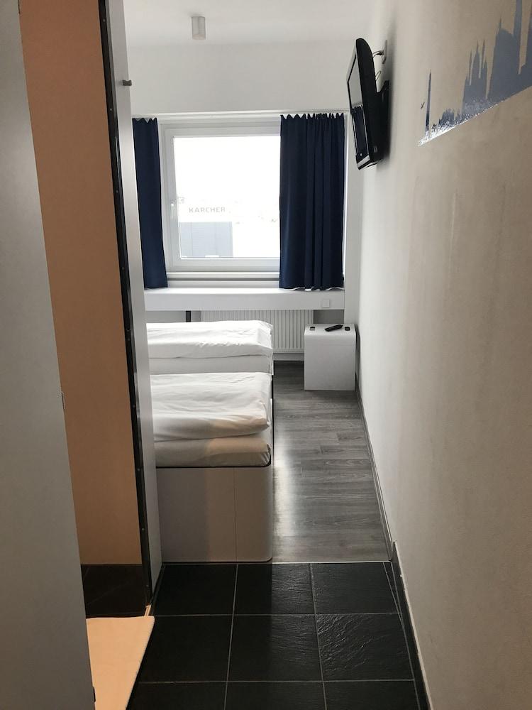 HB1 Budget Hotel - contactless check in