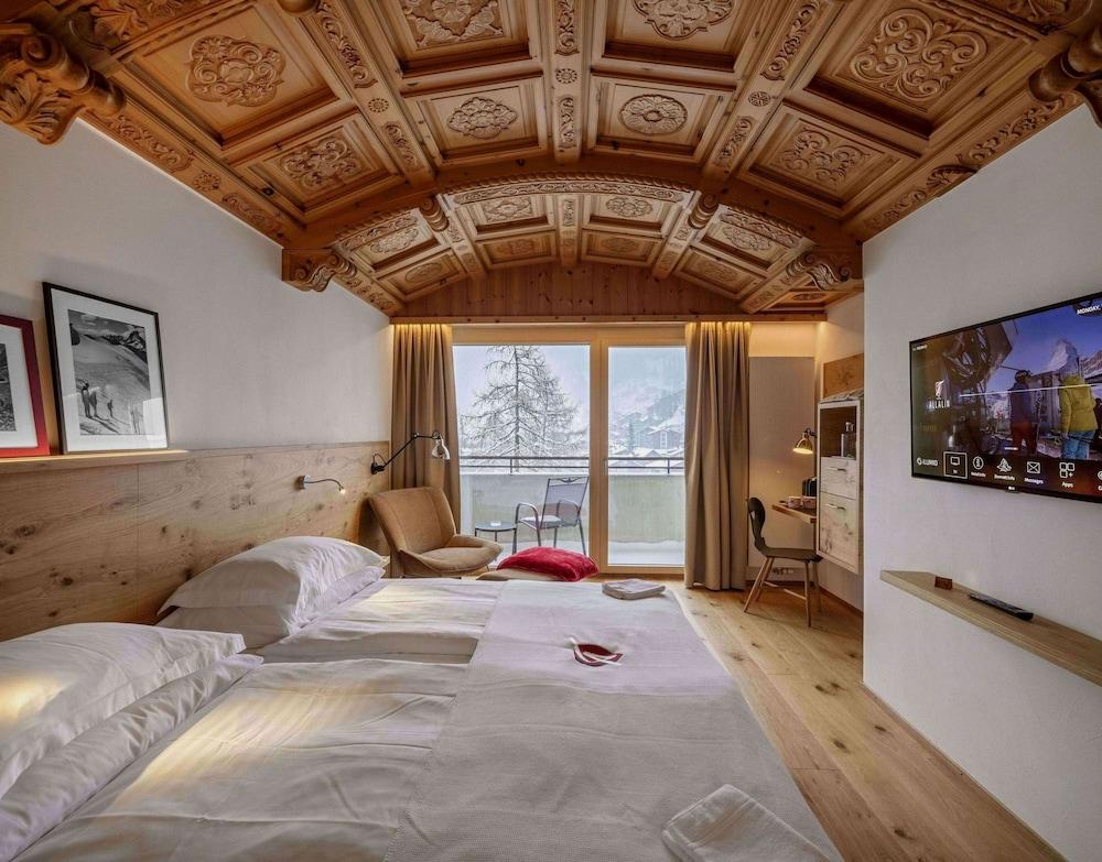 Swiss Alpine Hotel Allalin