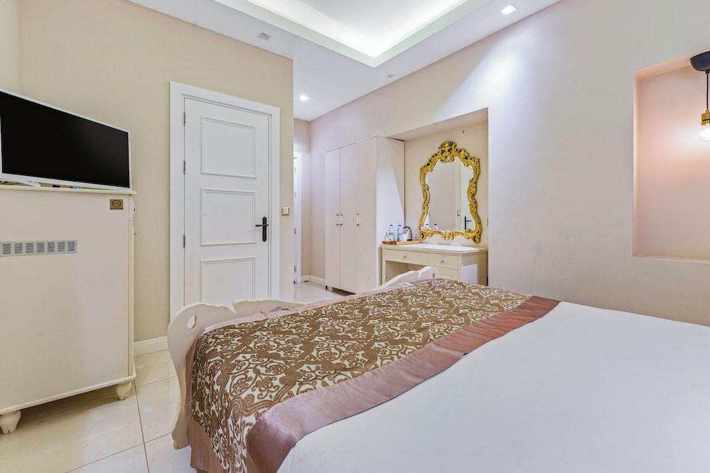 Elegance East Hotel - Boutique Class