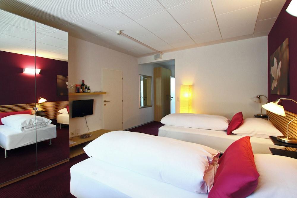 College Garden Hotel